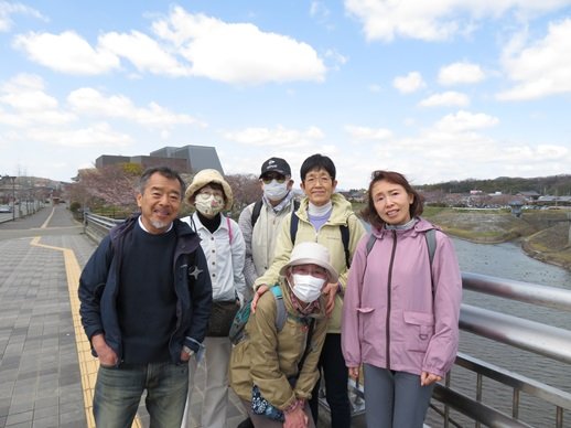 橋の上写真.jpg